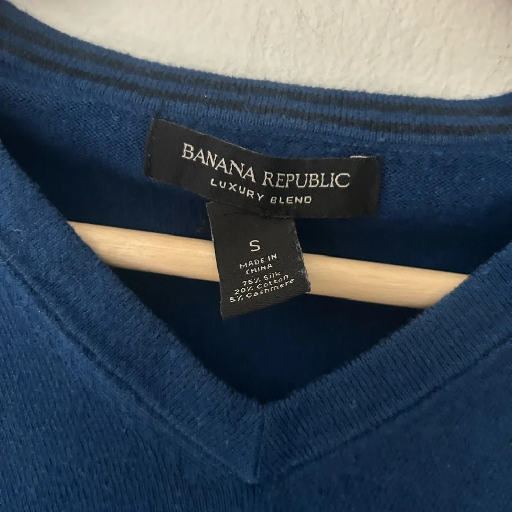Banana Republic Men’s Small Navy V-Neck Luxury Silk Cashmere Blend Sweater